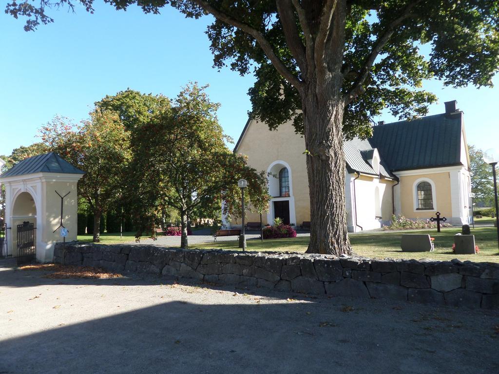 Skogis Bed & Breakfast Katrineholm Buitenkant foto